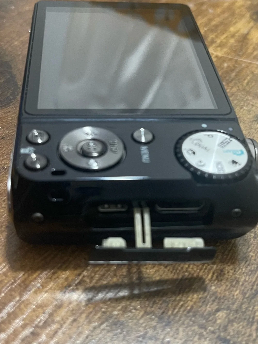 Samsung TL210 Camera W/ Charger + Case
